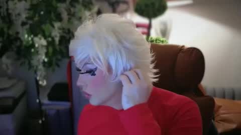 Snapshot of qweenviva chatting on 01-07-26, 02:14 ViVaLuvLicious online show from 01-07-26, 02:14