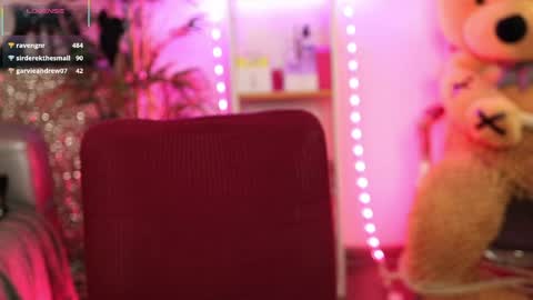 Nova Hollis online show from 03-31-26, 04:13