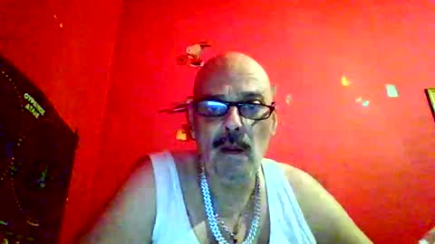 qwertyuiop22348015 online show from 01-05-26, 06:33
