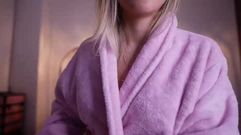 Snapshot of r4veenn chatting on 02-18-25, 06:48 RACHEL BLAKE online show from 02-18-25, 06:48