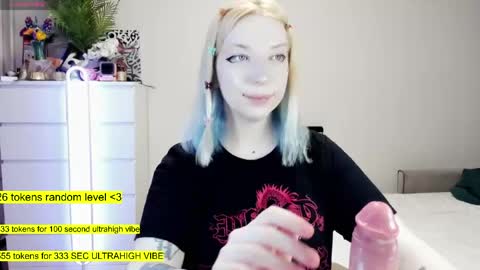 Snapshot of raaaaaaawr chatting on 06-08-26, 12:03 - online show from 06-08-26, 12:03