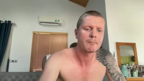 rabbit_eyes69 online show from 03-04-26, 09:48