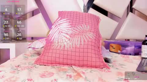 Snapshot of racheellgrayx chatting on 06-19-26, 08:45 Rachell Gray online show from 06-19-26, 08:45