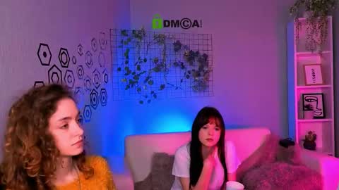 rachel_bloom__ online show from 11-25-25, 01:33