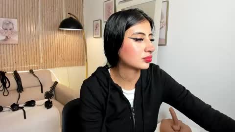 Snapshot of rachel_es chatting on 12-19-25, 09:05 RACHEL ES online show from 12-19-25, 09:05