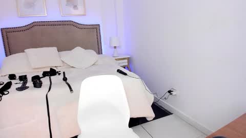 Snapshot of rachel_es chatting on 02-20-26, 06:10 RACHEL ES online show from 02-20-26, 06:10