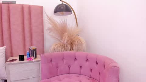 Snapshot of rachel_ruso chatting on 05-28-26, 01:19 RACHEL online show from 05-28-26, 01:19