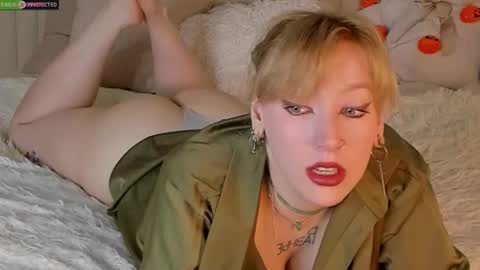 Snapshot of rachelcart chatting on 10-18-25, 03:31 RachelCart online show from 10-18-25, 03:31