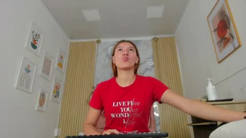Snapshot of rachellesc chatting on 06-12-26, 12:15 rachellesc online show from 06-12-26, 12:15