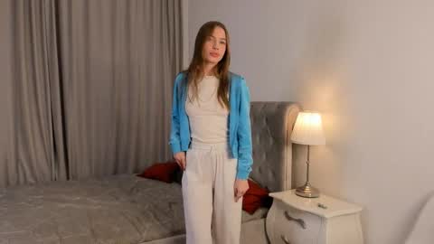 Snapshot of rachellhorta chatting on 11-19-25, 07:36 Kaylee online show from 11-19-25, 07:36