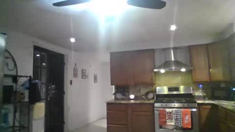 Snapshot of rachyyymarie93 chatting on 09-29-25, 04:28 Rachyyyy online show from 09-29-25, 04:28