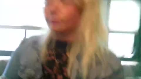 Snapshot of rachyyymarie93 chatting on 10-15-25, 06:52 Rachyyyy online show from 10-15-25, 06:52