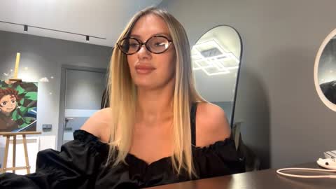 Snapshot of raeannschemmer chatting on 02-03-26, 02:33 Mila online show from 02-03-26, 02:33