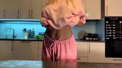 Mila online show from 04-11-26, 04:44