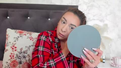 raelledarkstar online show from 05-06-26, 07:46