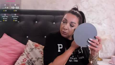 Snapshot of raelledarkstar chatting on 05-21-26, 07:37 raelledarkstar online show from 05-21-26, 07:37