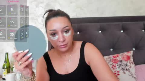 Snapshot of raelledarkstar chatting on 05-26-26, 07:15 raelledarkstar online show from 05-26-26, 07:15