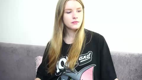 Amina online show from 09-19-25, 06:48