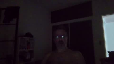 Snapshot of rafaelsel chatting on 11-05-25, 02:11 Big Uncle Jungle online show from 11-05-25, 02:11