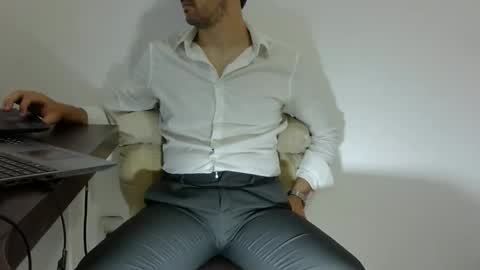 Snapshot of rafaelssk chatting on 03-05-26, 09:27 elenacam online show from 03-05-26, 09:27