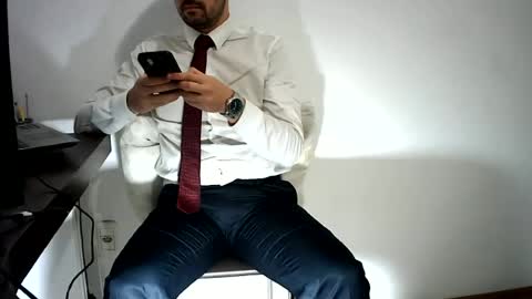 Snapshot of rafaelssk chatting on 06-15-26, 03:25 elenacam online show from 06-15-26, 03:25