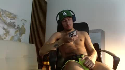 Snapshot of rafaelstone chatting on 01-28-25, 04:29 IG online show from 01-28-25, 04:29