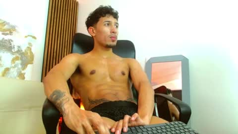 Snapshot of rafaelstone chatting on 02-18-25, 03:21 IG online show from 02-18-25, 03:21