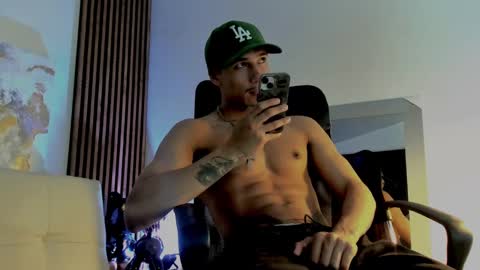 Snapshot of rafaelstone chatting on 02-22-25, 03:12 IG online show from 02-22-25, 03:12