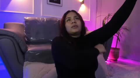 Snapshot of raichell_sweet_curvy chatting on 06-17-26, 04:26 raichell_sweet_curvy online show from 06-17-26, 04:26