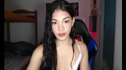 Snapshot of raiinddroopss chatting on 07-23-26, 08:45 moon online show from 07-23-26, 08:45