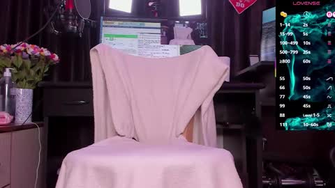 Laura online show from 02-12-26, 03:45