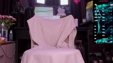 Snapshot of raissa_sky26 chatting on 06-09-26, 02:56 Laura online show from 06-09-26, 02:56