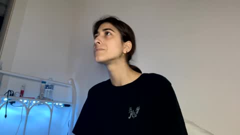 Snapshot of raiyvyn chatting on 01-09-25, 03:36 Ray Ray online show from 01-09-25, 03:36