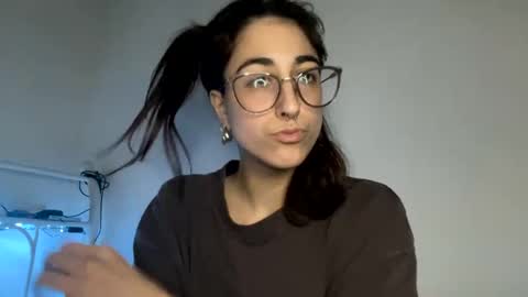 Snapshot of raiyvyn chatting on 02-04-25, 03:00 Ray Ray online show from 02-04-25, 03:00