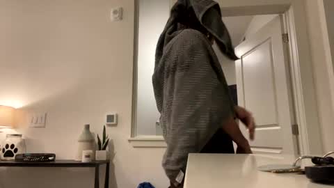 Snapshot of raiyvyn chatting on 02-20-25, 04:39 Ray Ray online show from 02-20-25, 04:39