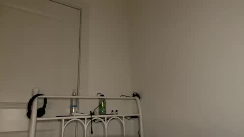 Snapshot of raiyvyn chatting on 02-25-25, 03:42 Ray Ray online show from 02-25-25, 03:42