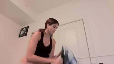 Snapshot of raiyvyn chatting on 09-11-25, 03:50 Ray Ray online show from 09-11-25, 03:50