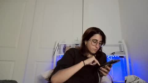 Snapshot of raiyvyn chatting on 09-16-25, 04:35 Ray Ray online show from 09-16-25, 04:35