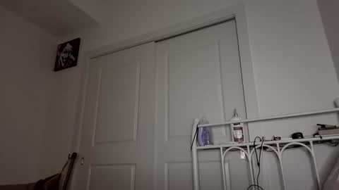 Snapshot of raiyvyn chatting on 09-24-25, 04:38 Ray Ray online show from 09-24-25, 04:38