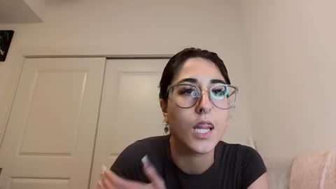 Snapshot of raiyvyn chatting on 10-15-25, 03:28 Ray Ray online show from 10-15-25, 03:28