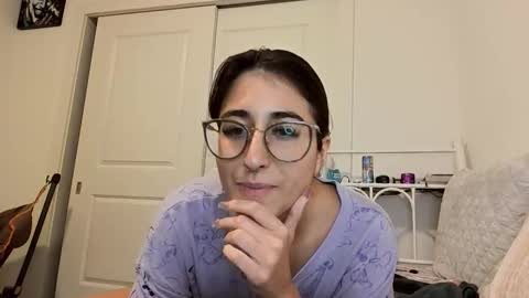 Snapshot of raiyvyn chatting on 10-16-25, 04:02 Ray Ray online show from 10-16-25, 04:02