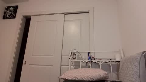 Snapshot of raiyvyn chatting on 01-08-26, 05:10 Ray Ray online show from 01-08-26, 05:10