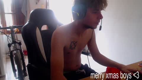 Snapshot of ramisexyloveyou chatting on 12-31-24, 12:36 Ramiro online show from 12-31-24, 12:36