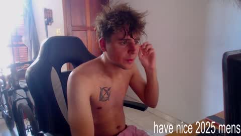 Snapshot of ramisexyloveyou chatting on 01-01-25, 06:49 Ramiro online show from 01-01-25, 06:49