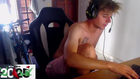 Snapshot of ramisexyloveyou chatting on 01-04-25, 01:31 Ramiro online show from 01-04-25, 01:31