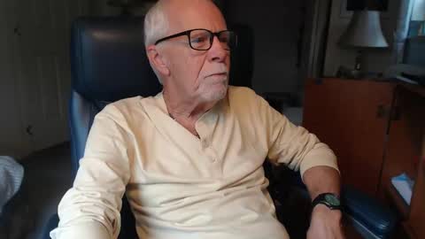 Snapshot of ranger1001 chatting on 10-15-25, 07:36 ranger1001 online show from 10-15-25, 07:36