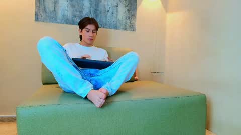 raphael_nyon1 online show from 05-15-26, 04:36