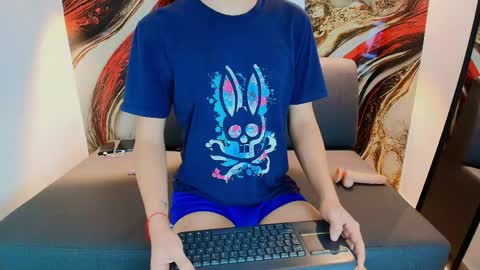 raphael_nyon1 online show from 06-05-26, 06:52