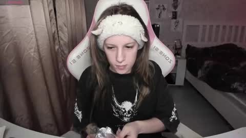 Snapshot of rapunzel_cute chatting on 02-15-26, 07:43 Rapunzel online show from 02-15-26, 07:43