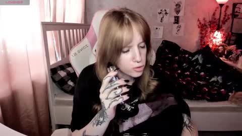 Snapshot of rapunzel_cute chatting on 03-09-26, 01:15 Rapunzel online show from 03-09-26, 01:15